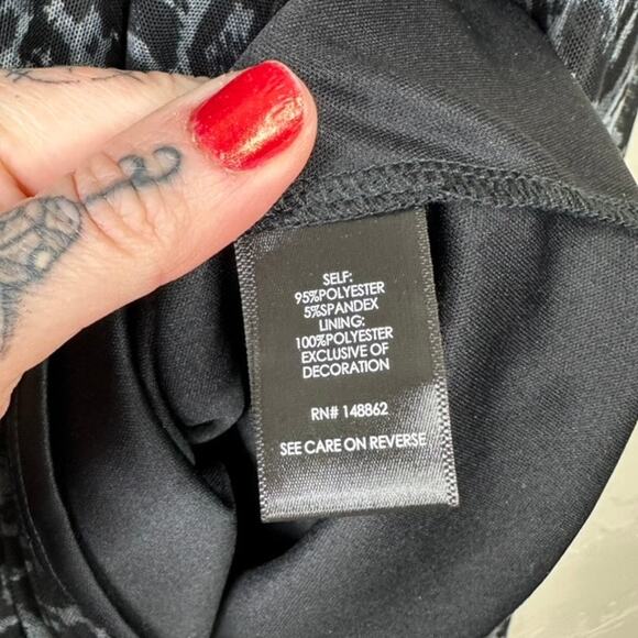 Torrid NWOT Dark Grey Leopard Print Mesh Velvet Piping V-Neck Midi Dress Size 1X - Picture 12 of 12